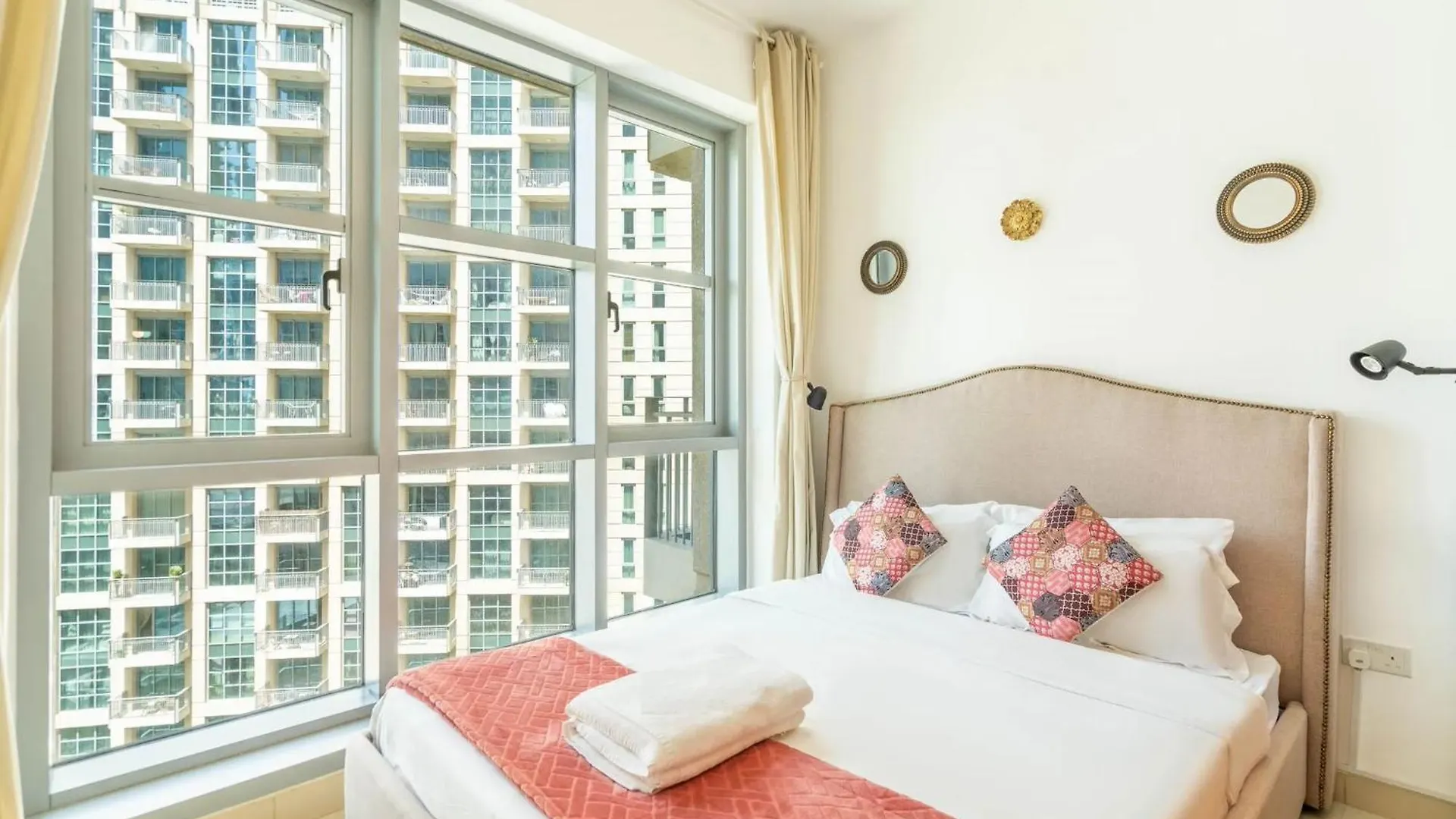 Luxury 1Bed Apartment Steps Away From Burj Khalifa Dubai United Arab Emirates